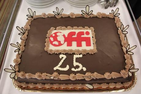 A szegedi iroda 25. évfordulójára készült OFFI logóval ellátott torta