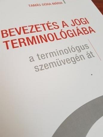 Dr. Tamás Dóra Mária, Bevezetés a jogi terminológiába című könyvének borítója